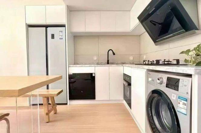 High-Ceiling 2BR Lane House near Jiashan Rd Metro with Floor-to-Ceiling Windows (L1/L10/L12)