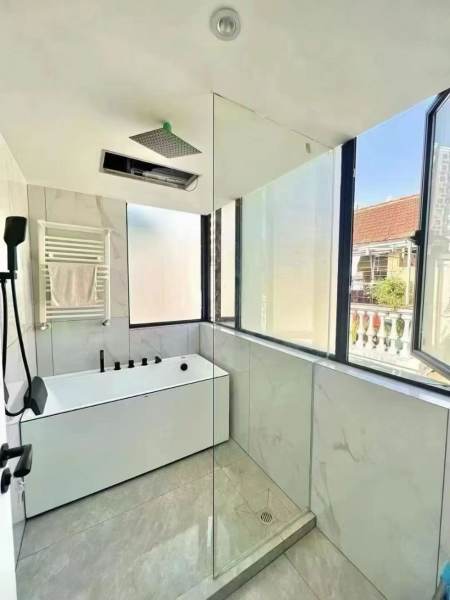 Housing image — Bathroom