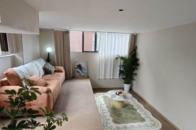 2BR Apartment near West Yan'An Rd Metro