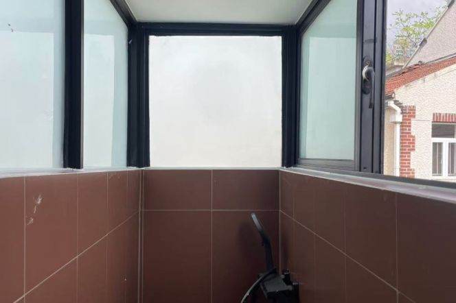 2BR Lane House in Jing'an with Green View