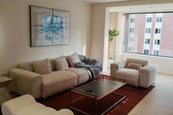 3BR Apartment near Changshou Rd Metro with Floor-to-Ceiling Windows (L7/L13)