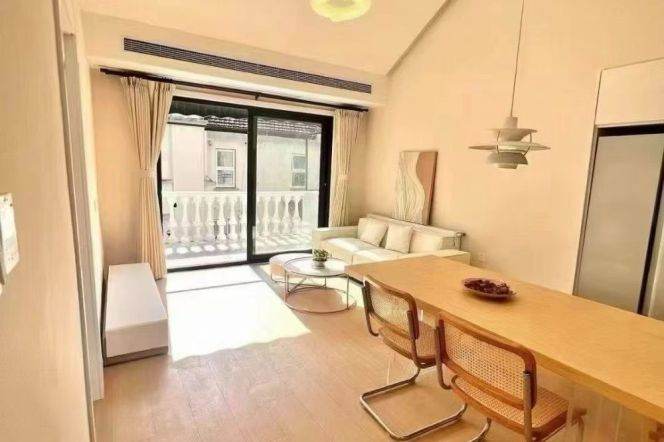 High-Ceiling 2BR Lane House near Jiashan Rd Metro with Floor-to-Ceiling Windows (L1/L10/L12)