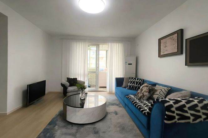 3BR Apartment near People's Square with Floor-to-Ceiling Windows (L1/L2/L8)