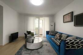 3BR Apartment near People's Square with Floor-to-Ceiling Windows (L1/L2/L8)