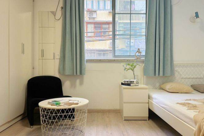 1BR Apartment in Jing'an (L2/L11)