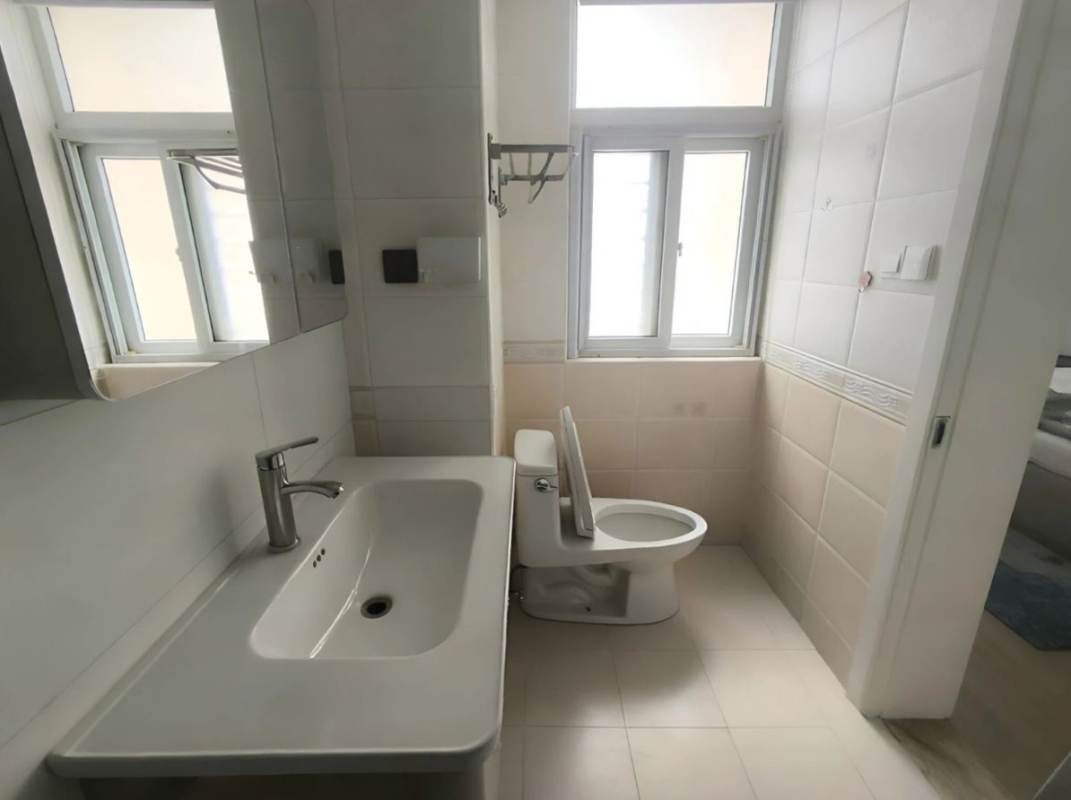 Housing image — Bathroom