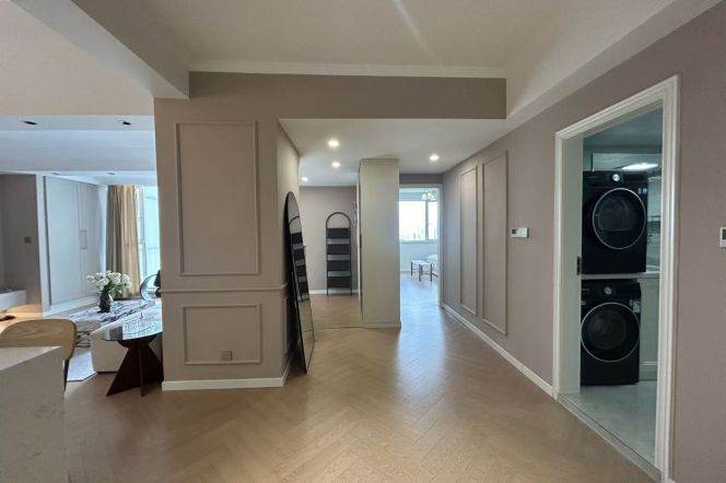Spacious 1BR Apartment in Xujiahui (L1/L9/L11)
