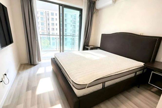 8BR Apartment near Dapuqiao Metro with Floor-to-Ceiling Windows (L9)