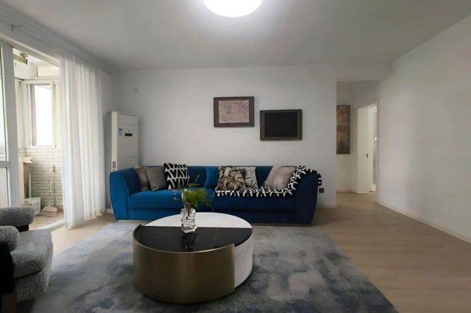3BR Apartment near People's Square with Floor-to-Ceiling Windows (L1/L2/L8)