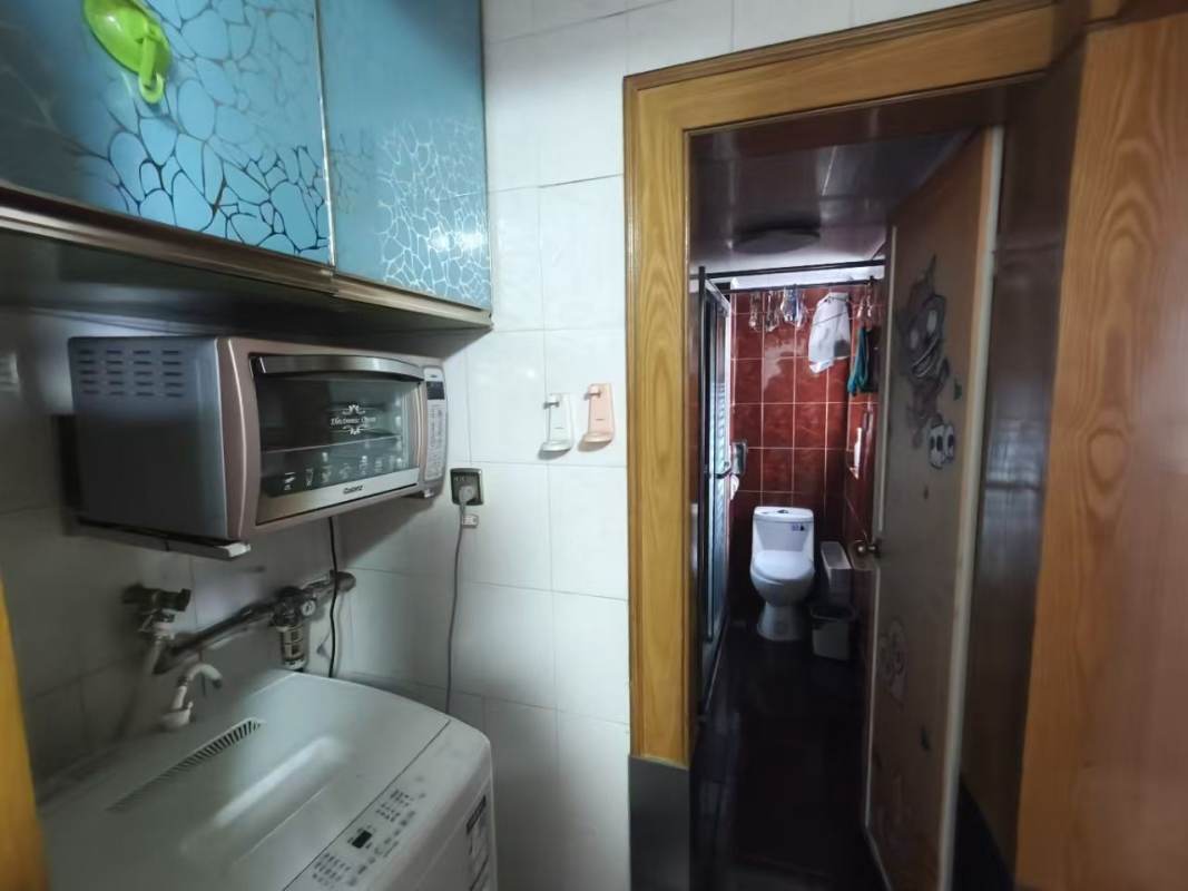 Housing image — Bathroom