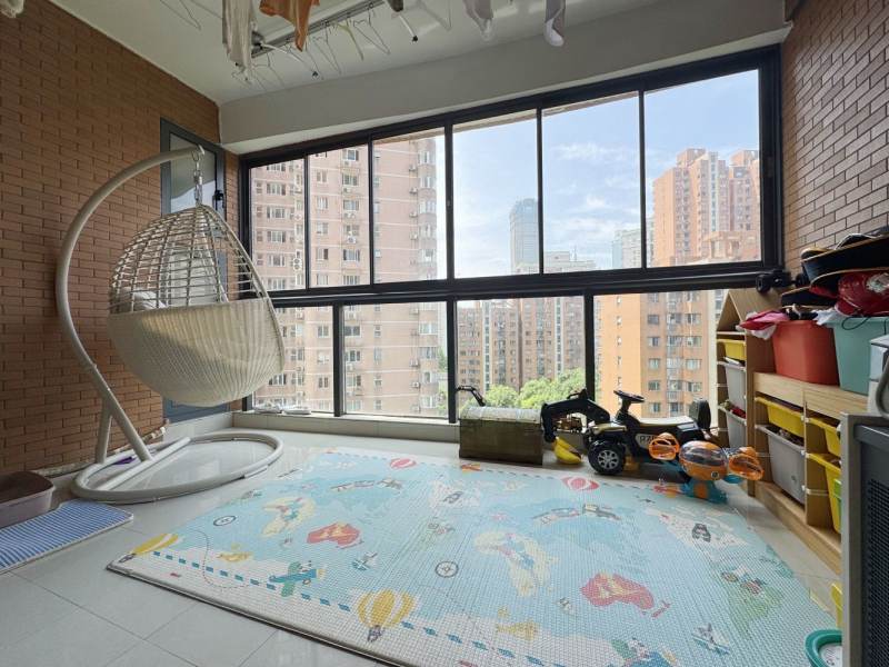 Housing image — Balcony