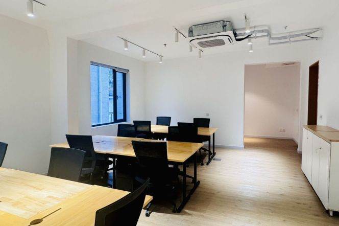 Spacious Studio Office at Surpass Court (L1)