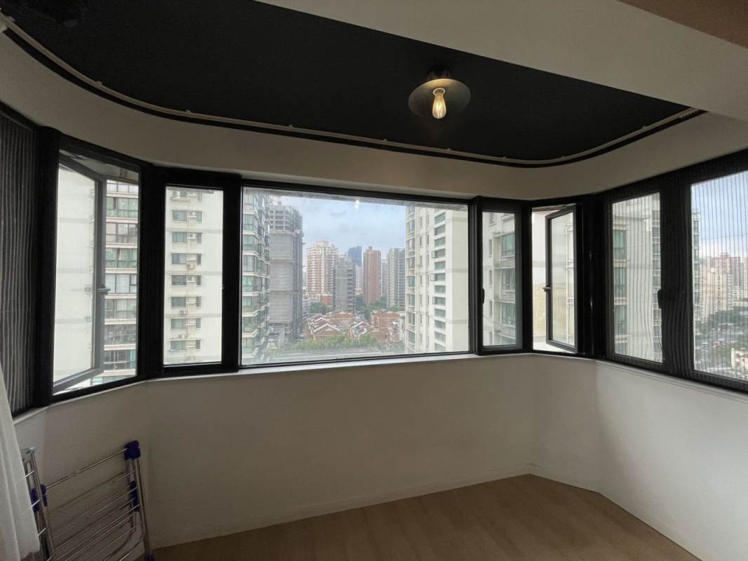 Housing image — Balcony