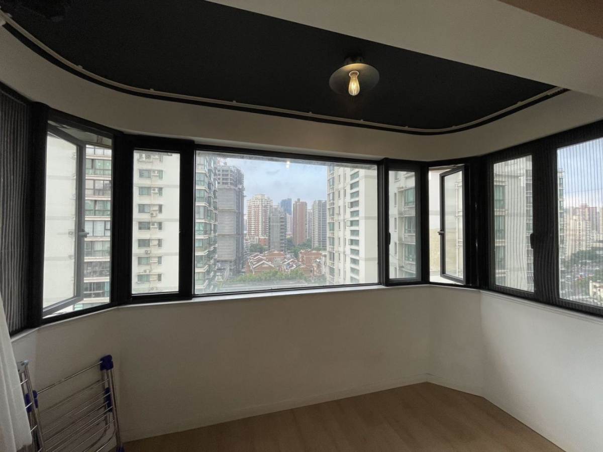 Housing image — Balcony