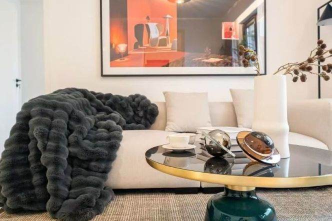 2BR Apartment at Top Of City (L13)