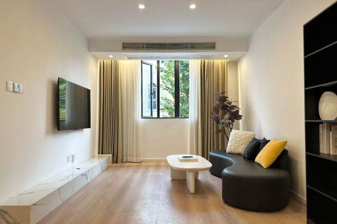 1BR Apartment in Old Xuhui (L10)