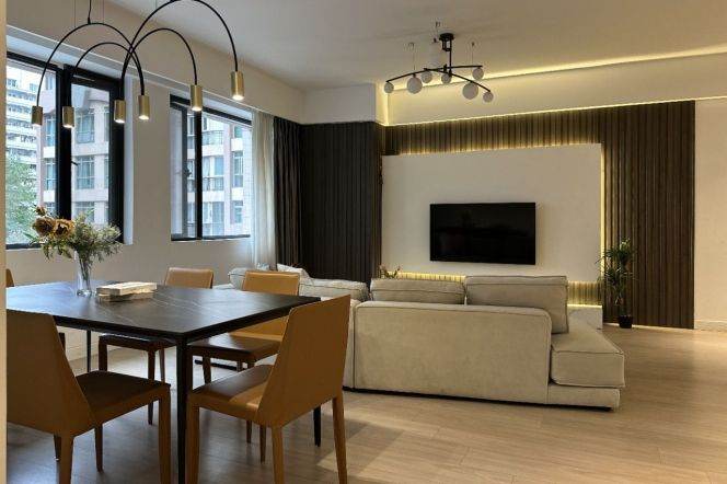 Spacious 2BR Apartment near Shanghai Indoor Stadium Metro (L4)