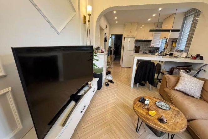 1BR Apartment in Old Xuhui (L10)