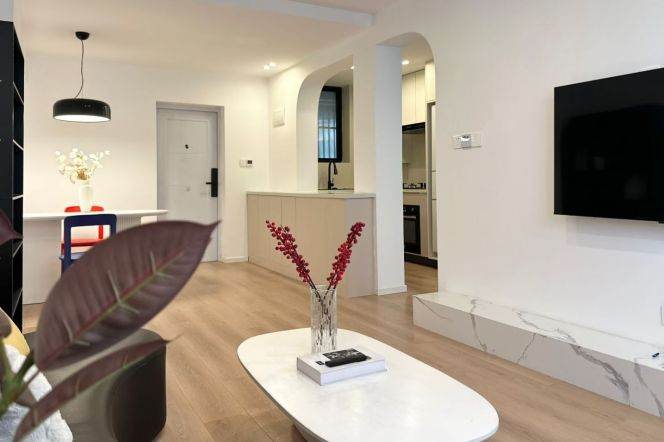 1BR Apartment in Old Xuhui (L10)