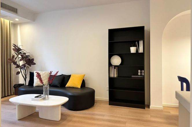 1BR Apartment in Old Xuhui (L10)