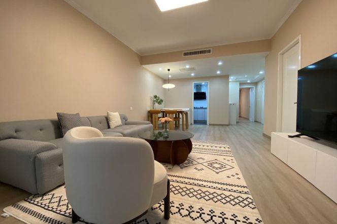 Spacious 2BR Apartment near Dapuqiao Metro (L9/L12)