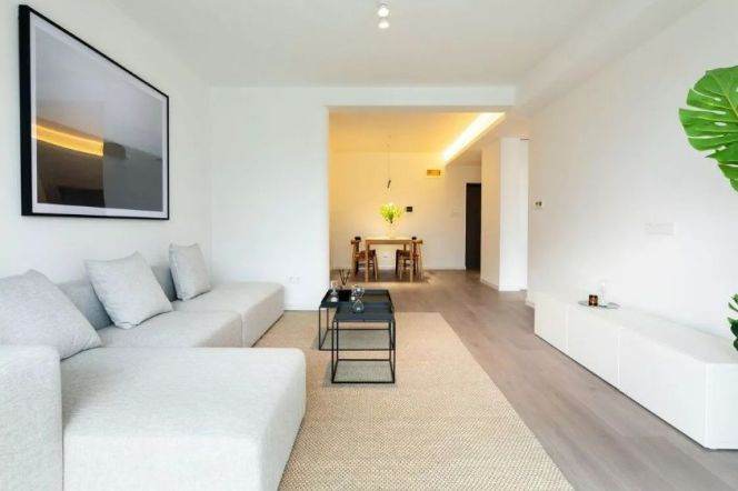 High-Floor 2BR Apartment near Xiaonanmen Metro