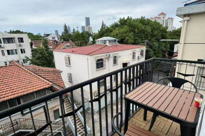 1BR Apartment in Old Xuhui (L10)