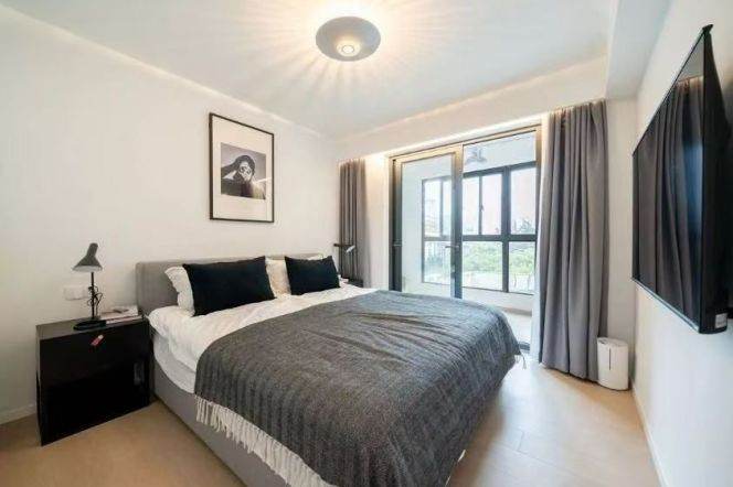 2BR Apartment at Top Of City (L13)