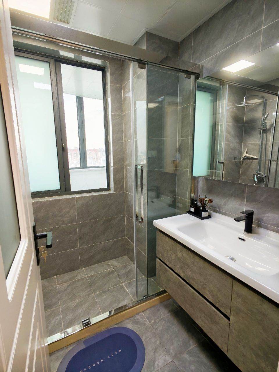 Housing image — Bathroom