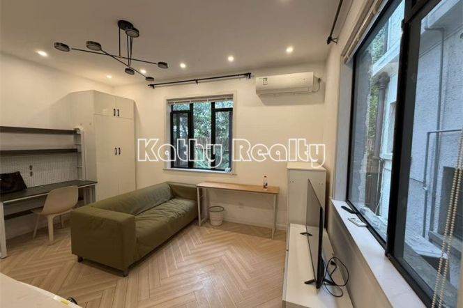 1BR Apartment in Old Xuhui (L1/L10)