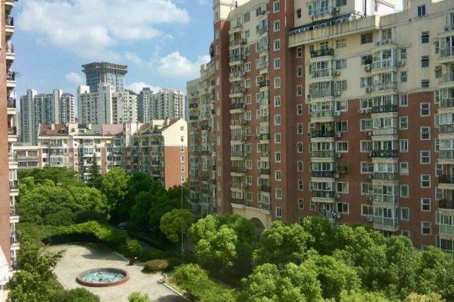 3BR Apartment near Changshou Rd Metro with River View (L7/L13)