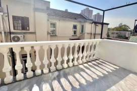 High-Ceiling Historic 2BR Lane House near IAPM with Terrace
