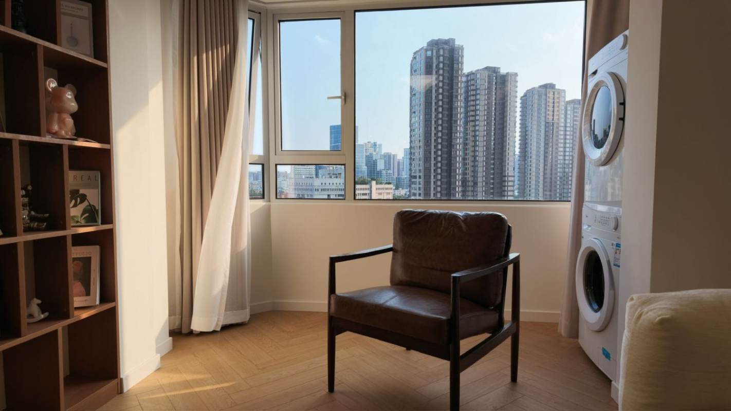 Housing image — Balcony