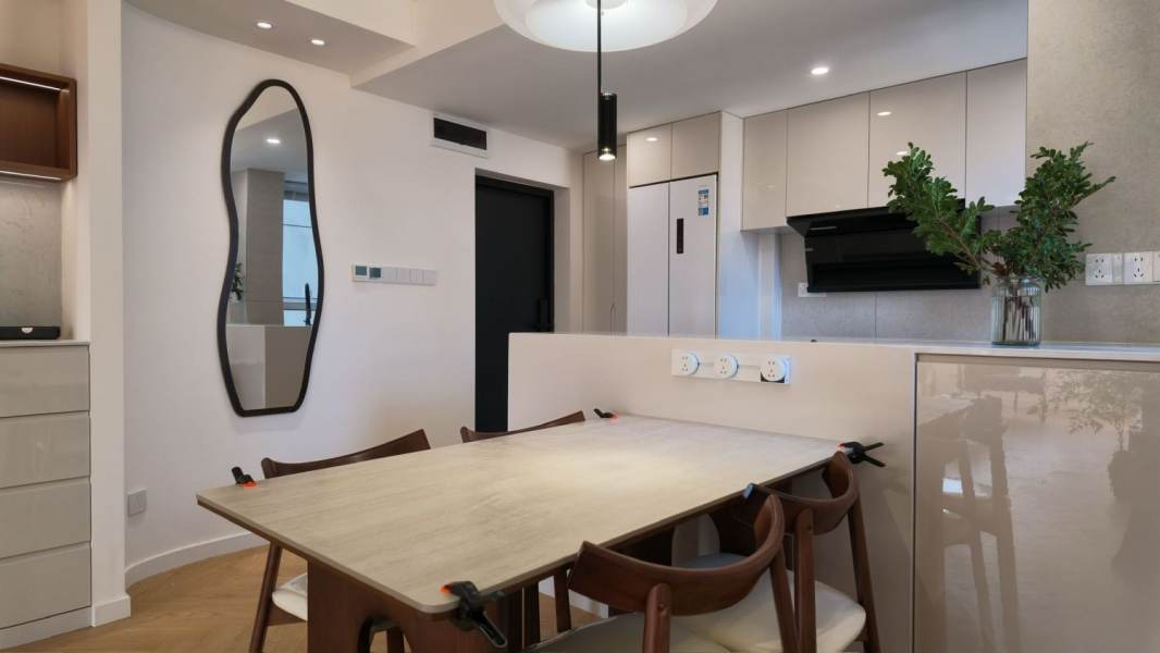 Housing image — Dining Area