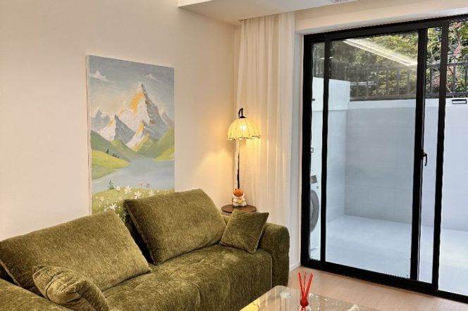 1BR Lane House near South Shaanxi Rd Metro with Terrace (L13)