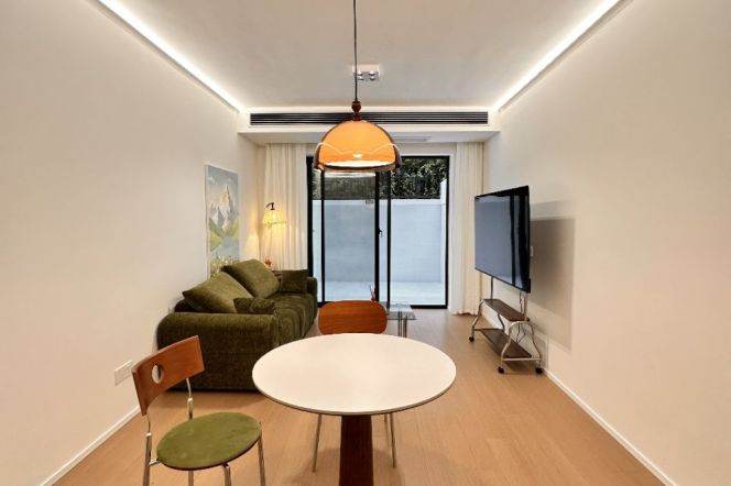 1BR Lane House near South Shaanxi Rd Metro with Terrace (L13)