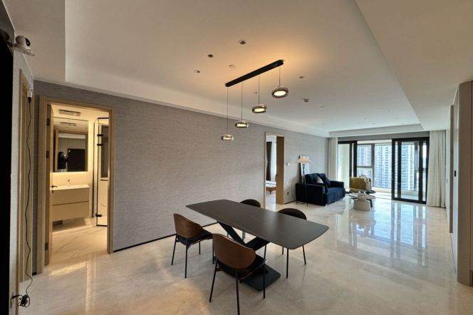 High-Floor Spacious 3BR Apartment near Qufu Rd Metro (L8/L12)