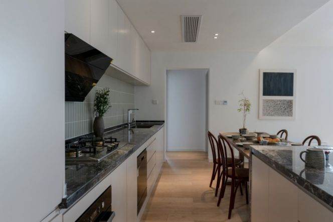 High-Floor 4BR Apartment in Jing'an (L7/L13)