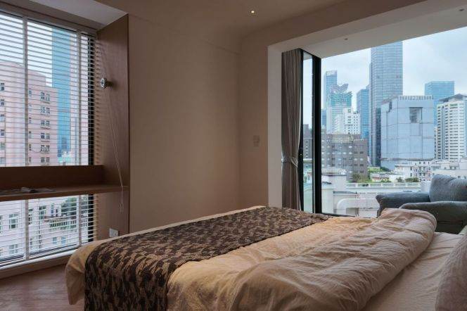 Spacious 2BR Apartment in Jing'an with Floor-to-Ceiling Windows