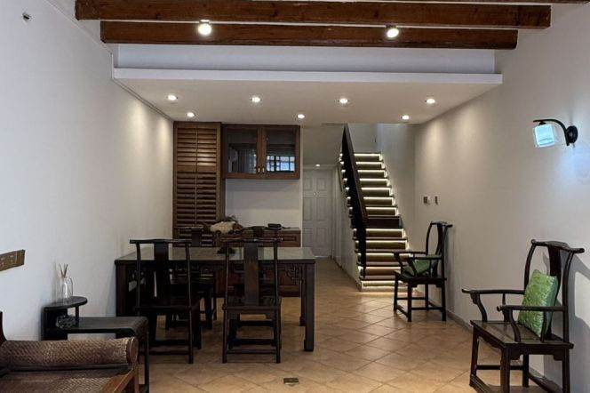 3BR Lane House in Jing'an with Private Garden