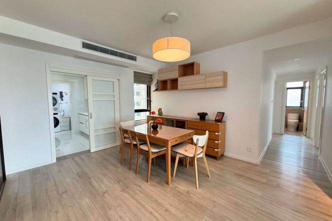 High-Floor 3BR Apartment at Joffre Garden with Floor-to-Ceiling Windows (L1/L10/L12)