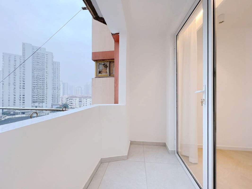 Housing image — Balcony