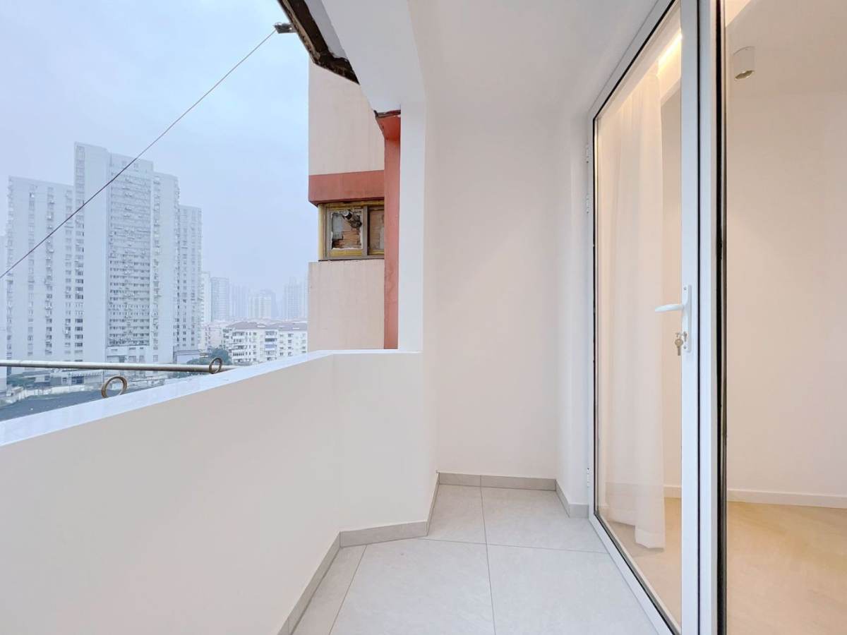 Housing image — Balcony