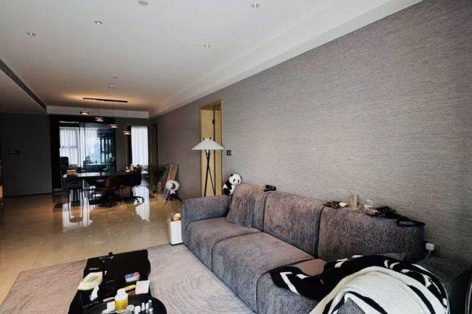 High-Floor Spacious 3BR Apartment near Qufu Rd Metro (L8/L12)