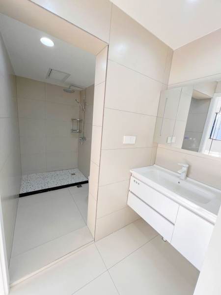 Housing image — Bathroom