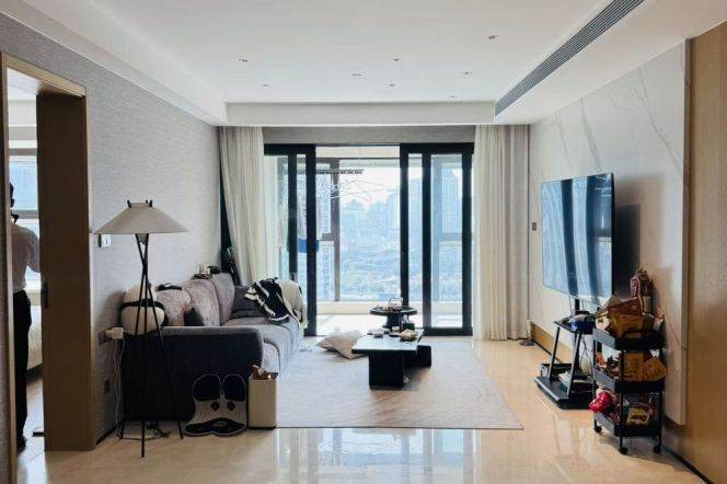 High-Floor Spacious 3BR Apartment near Qufu Rd Metro (L8/L12)