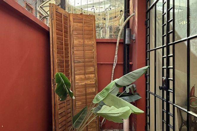 3BR Lane House in Jing'an with Private Garden