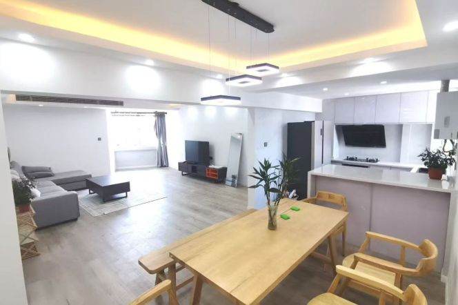 High-Floor 3BR Apartment in Jing'an