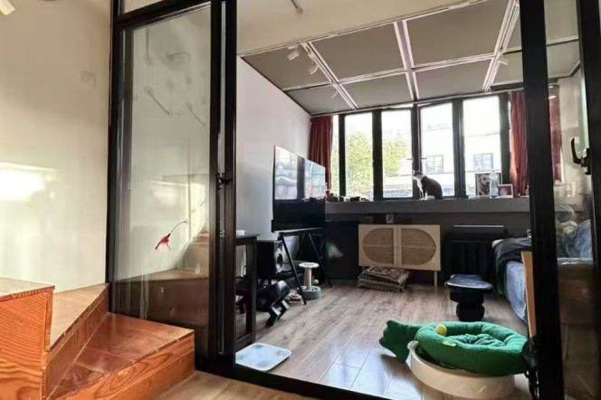 1BR Lane House near Dapuqiao Metro with Terrace (L9)