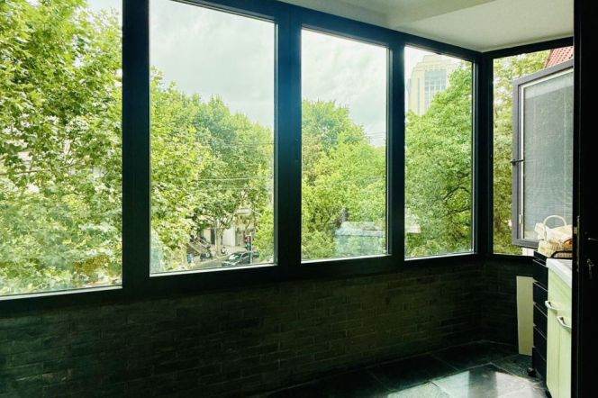 Spacious High-Ceiling 3BR Apartment in Old Xuhui with Green View (L1/L7/L9)